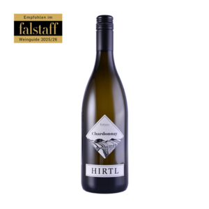 Chardonnay Exklusiv 2024 im Weinglas, klar goldgelb, trockener Weißwein mit fruchtigem Aroma
